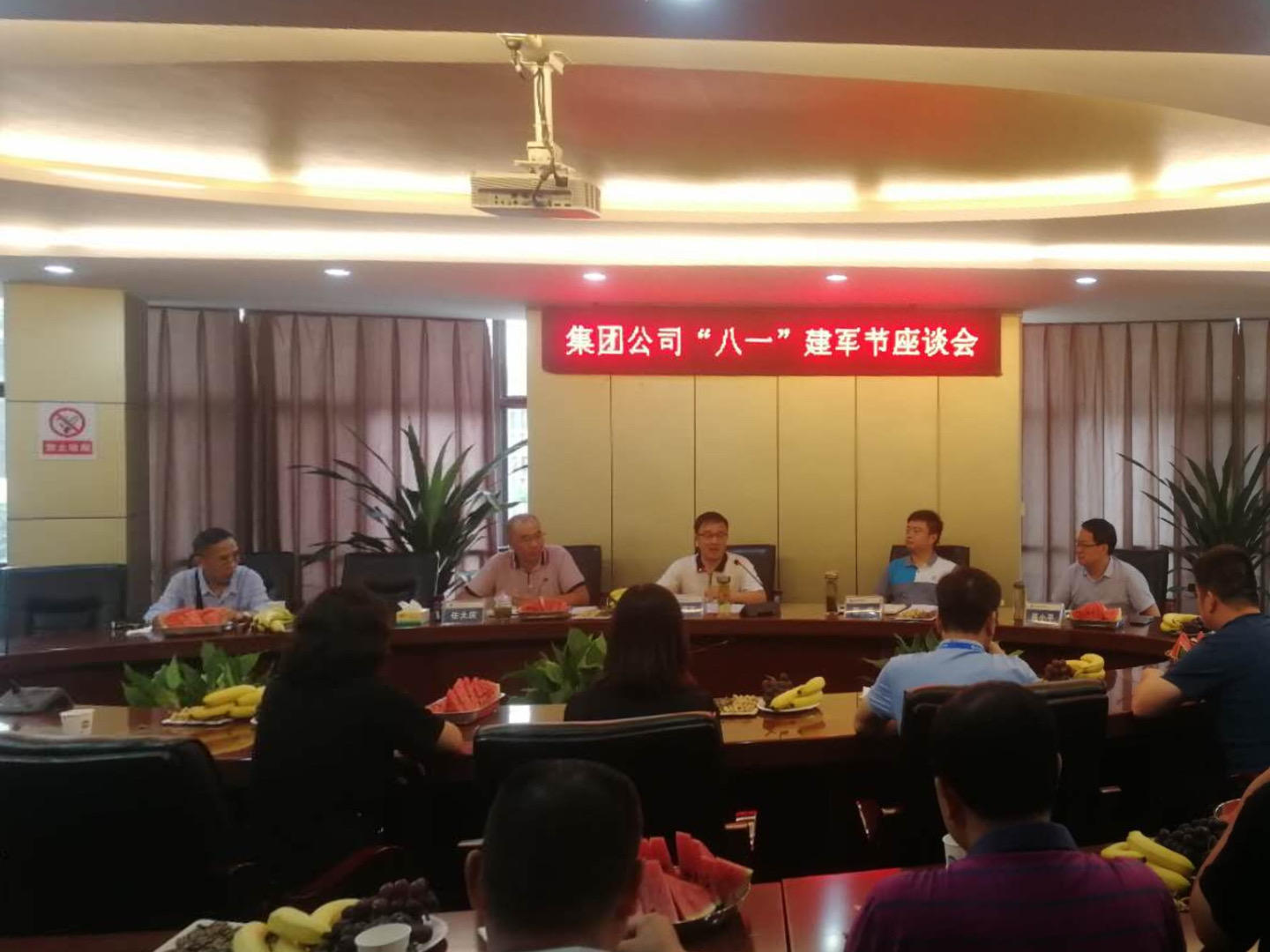 “退伍不褪色，退役不退志”