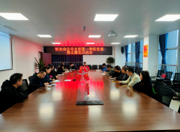 弘揚(yáng)雷鋒精神，在平凡中成就不平凡